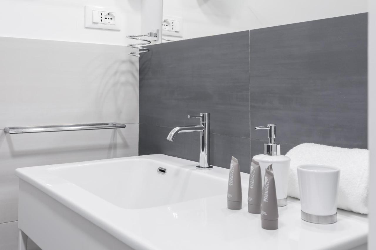 Amoretti Apartment, 6 Persone, 3 Camere, 2 Bagni, Balcone, Wi-Fi, Metro B Monti Tiburtini Rom Exteriör bild